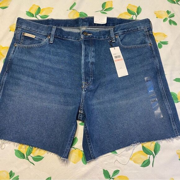Calvin Klein Relaxed Fit Denim Shorts NWT Size 40 - Picture 1 of 7